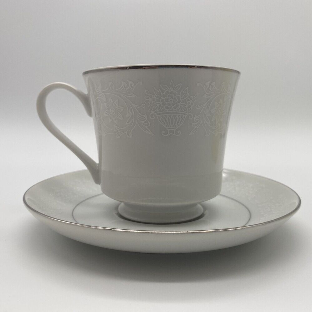 2 Crown Victoria Lovelace Pattern Fine China Tea Cups With Saucers